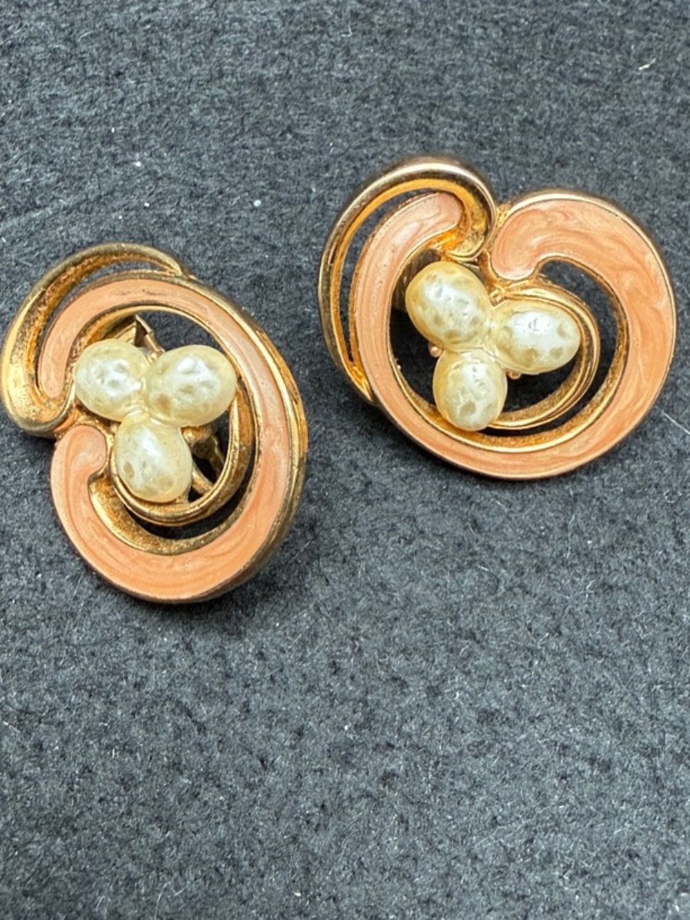 Avon Gold and Peach Enamel Clip-On Earrings with Faux Pearls‎